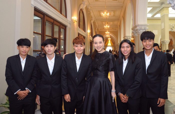 ชบาแก้วพร้อมลุย! มาดามแป้งอ้อนแฟน ส่งกำลังใจหลังไร้สัญญาณยิงสด ชบาแก้วพร้อมลุย! มาดามแป้งอ้อนแฟน ส่งกำลังใจหลังไร้สัญญาณยิงสด