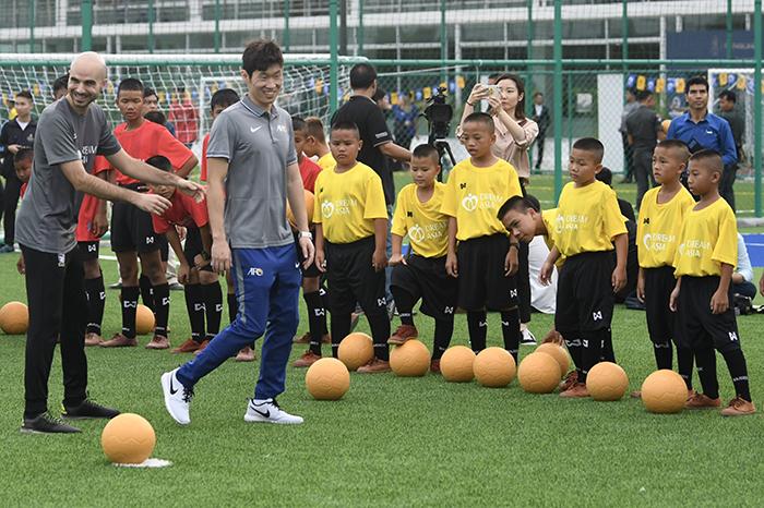 พาร์ค จี ซอง : ศูนย์ฝึกฟุตบอล คือก้าวแรกของการพัฒนา