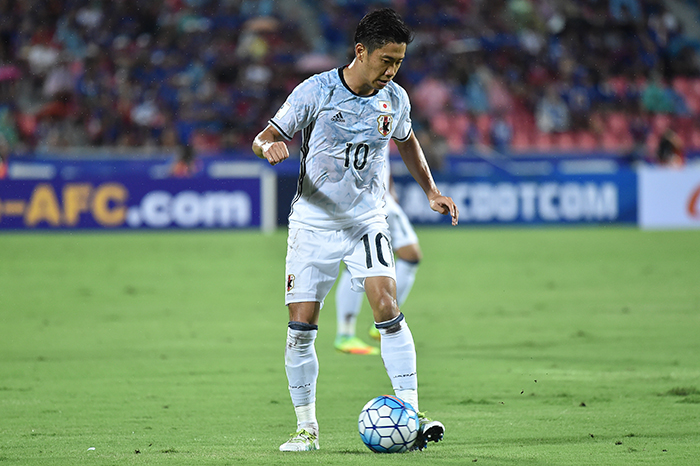 จิตใจโหดเหี้ยม! คางาวะ แกล้งเตะบอลลอดขาเด็ก จนร้องไห้โฮ (มีคลิป)