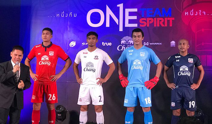 รวมใจเป็นหนึ่งเดียว! "สุพรรณบุรี เอฟซี" เปิดตัวสโมสรสโลแกน "One Team One Spirit" ลุยไทยลีก 2018