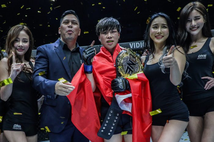 แพนด้าจอมโหด “สง จิ้ง หนาน” ครองแชมป์โลกรุ่นสตรอว์เวทหญิงคนแรก ONE : KINGS OF COURAGE จาการ์ต้า แพนด้าจอมโหด “สง จิ้ง หนาน” ครองแชมป์โลกรุ่นสตรอว์เวทหญิงคนแรก ONE : KINGS OF COURAGE จาการ์ต้า