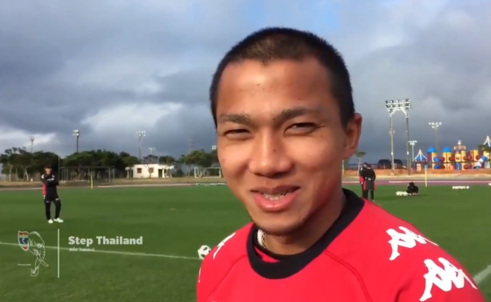 ยิ้มแก้มปริ! ชนาธิป โชว์ลูกคอร้องเพลงญี่ปุ่น ในระหว่างการซ้อมกับทีม (มีคลิป) ยิ้มแก้มปริ! ชนาธิป โชว์ลูกคอร้องเพลงญี่ปุ่น ในระหว่างการซ้อมกับทีม (มีคลิป)