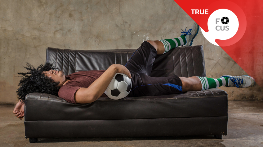 TRUE FOCUS : "นอนหลับ - พักผ่อน" สำคัญมากแค่ไหนกับ นักฟุตบอล (โลก) ? ... by "พี่หมอเอก"