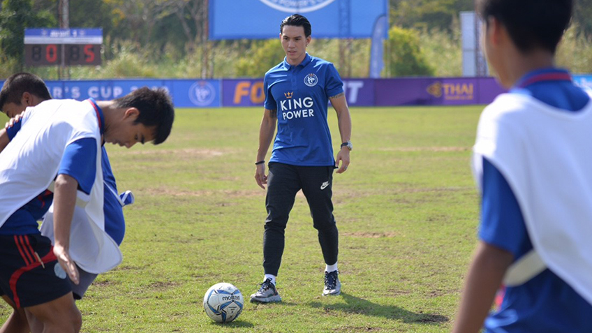ต้องมีพรแสวง! ธีรเทพ สร้างแรงบัลดาลใจ แข้งเยาวชน "คิง เพาเวอร์ คัพ" โซนกรุงเทพฯ ต้องมีพรแสวง! ธีรเทพ สร้างแรงบัลดาลใจ แข้งเยาวชน "คิง เพาเวอร์ คัพ" โซนกรุงเทพฯ