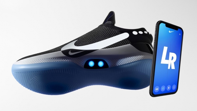 วงการรองเท้าบาสต้องสะเทือน! เมื่อ Nike เปิดตัว Adapt BB รองเท้าปรับความกระชับผ่านแอปสมาร์ทโฟน