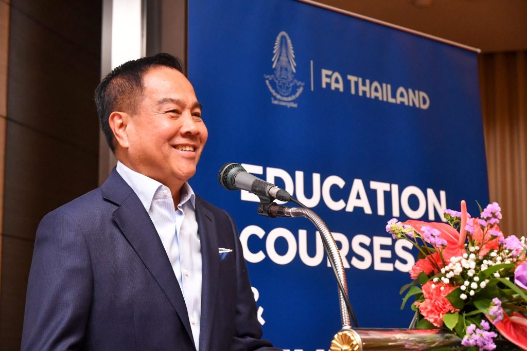 พล.ต.อ.สมยศ พุ่มพันธุ์ม่วง, ฟุตบอล, ฟุตบอลทีมชาติไทย, ช้างศึก