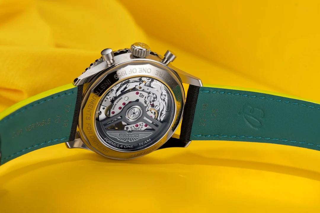 นาฬิกา Breitling Navitimer B01 Chronograph 43 Aston Martin Aramco Formula One Team