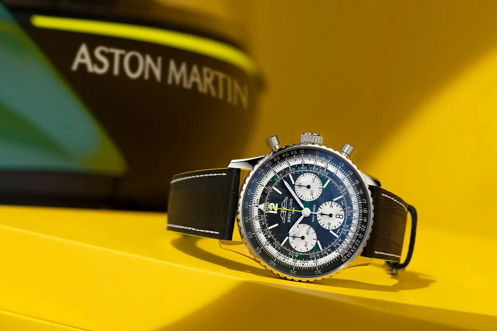 นาฬิกา Breitling Navitimer B01 Chronograph 43 Aston Martin Aramco Formula One Team