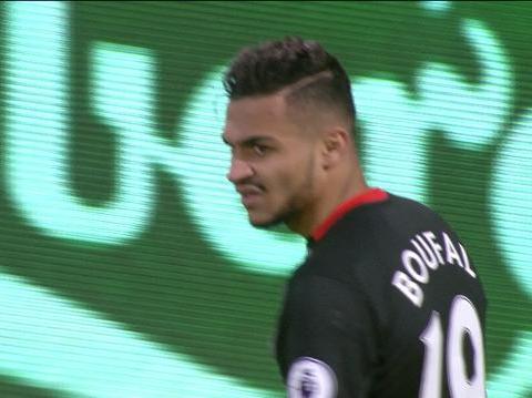 เรดมอนน์ เลี้ยงหลบมาสอง โยนบอลเข้ากลาง ก่อน บูฟาล ทำเสียของ