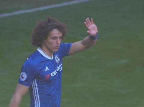 ดาวิด หลุยส์ บังบอลพลาด รอนดอน ชกไปยิงเฉียดเสาหลุดกรอบออกไป