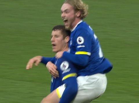 เซฟแต้ม!! บอลโยนเสาสอง บาล์คลี่ย์ พุ่งโขกช่วย เอฟเวอร์ตันตีเสมอ 2-2