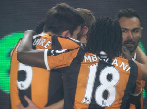 ลูกเตะมุม บอลหลุดมาเสาสองเข้าทาง ดอว์สัน วอลเลย์เต็มข้อ