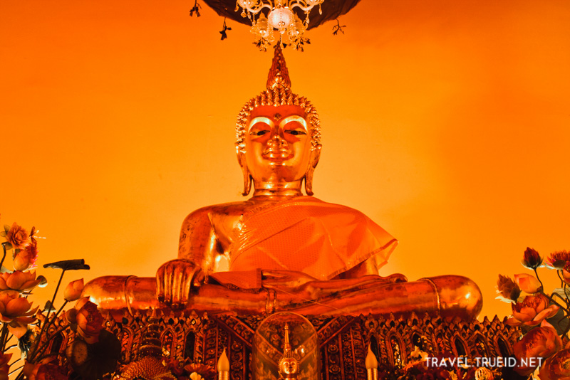 Wat Sam Phra Ya