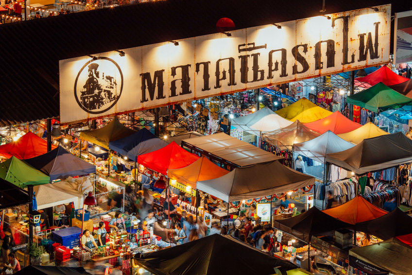 ที่เที่ยวกรุงเทพ กลางคืน ตลาดนัดรถไฟ รัชดา