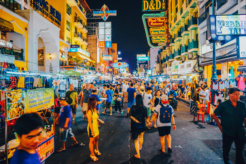 ถนนข้าวสาร ที่เที่ยวกรุงเทพ กลางคืน
