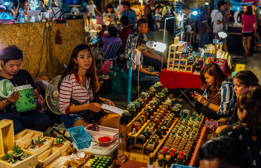 ตลาดต้นไม้ จตุจักร ที่เที่ยวกรุงเทพ กลางคืน