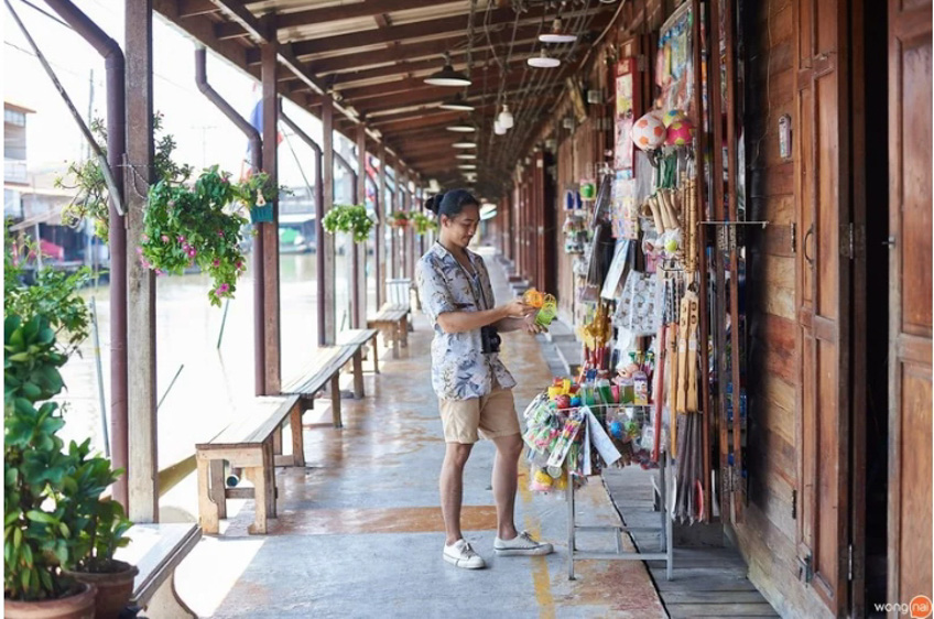 นั่งรถไฟเที่ยว ตลาดน้ำอัมพวา