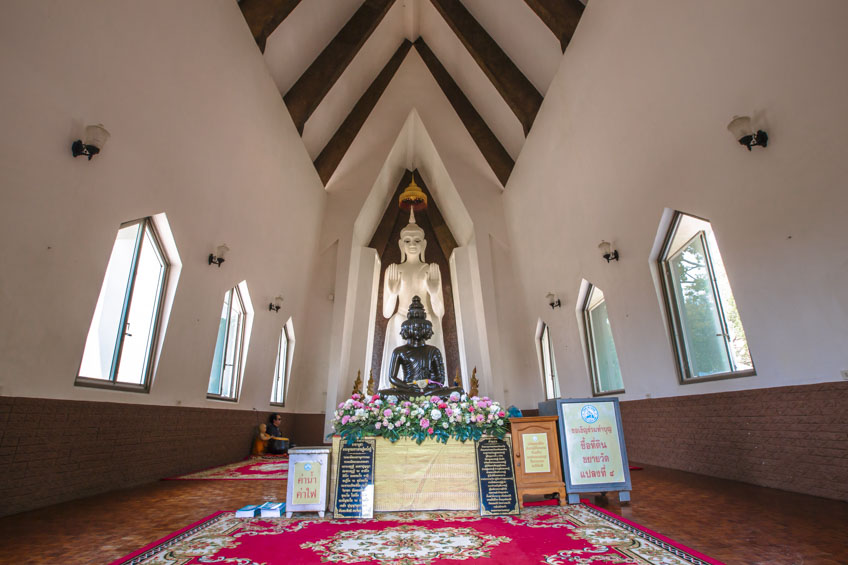 วัดศาลาลอย ที่เที่ยวโคราช ในเมือง