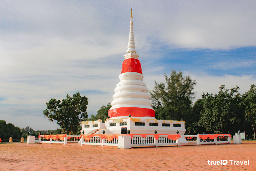 พระเจดีย์กลางน้ำ ระยอง