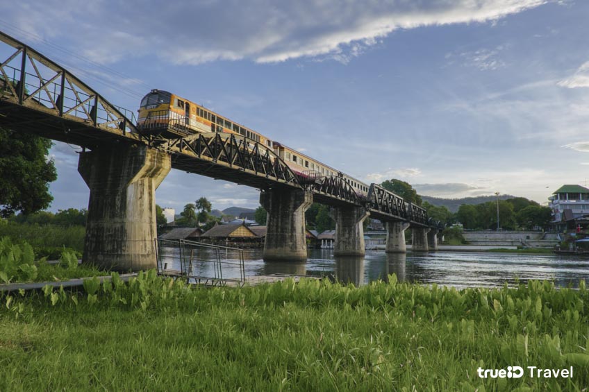 ที่กาญจนบุรี สะพานข้ามแม่น้ำแคว