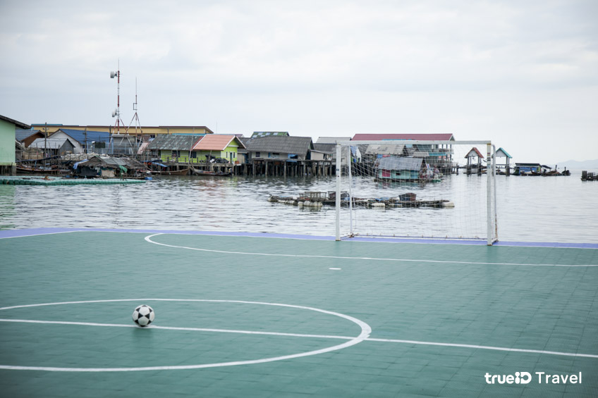 สนามฟุตบอลกลางทะเล เกาะปันหยี พังงา
