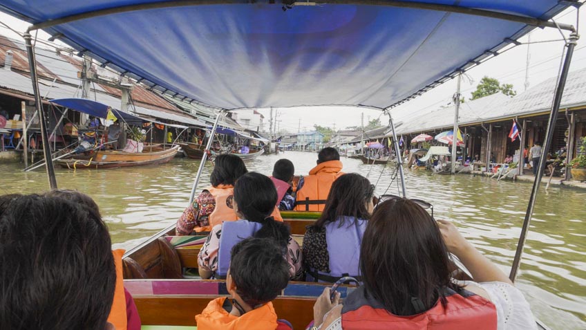 ล่องเรือดูหิ่งห้อย อัมพวา ที่เที่ยวใกล้กรุงเทพ