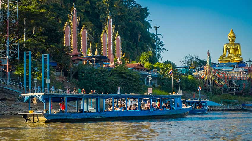 พระพุทธนวล้านตื้อ เชียงราย