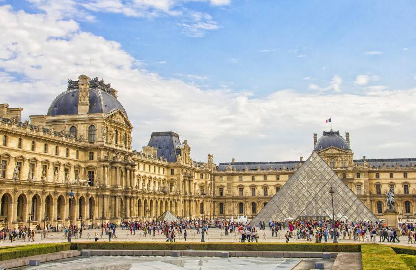 Louvre Museum ปารีส ฝรั่งเศส