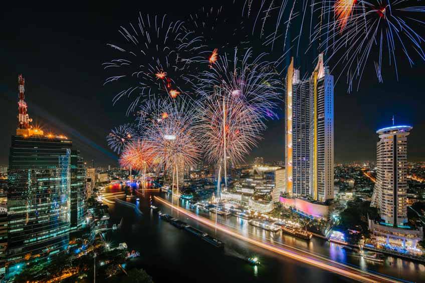 ที่ดูพลุ ปีใหม่ 2568 ในกรุงเทพ ริมแม่น้ำเจ้าพระยา