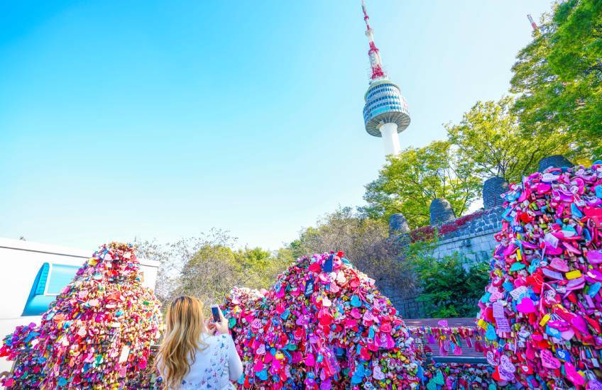 เที่ยวเกาหลี นัมซานทาวเวอร์ N Seoul Tower ที่เที่ยวโซล คล้องกุญแจคู่รัก  ชมวิวสวยใจกลางเมือง