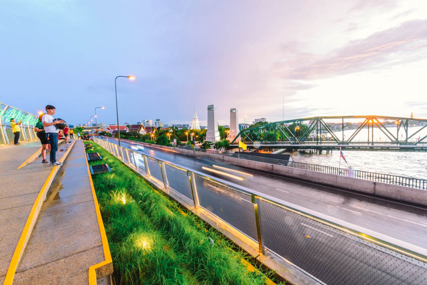 จุดดูพลุปีใหม่กรุงเทพ สวนลอยฟ้าเจ้าพระยา สะพานพระปกเกล้า