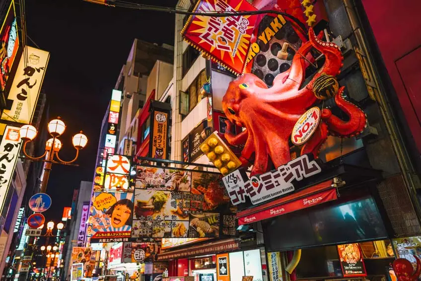 Dotonbori ที่เที่ยวโอซาก้า สถานีรถไฟในญี่ปุ่น