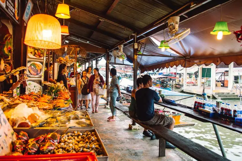 ตลาดน้ำใกล้กรุงเทพ ตลาดน้ำอัมพวา ขับรถเที่ยวใกล้กรุงเทพ