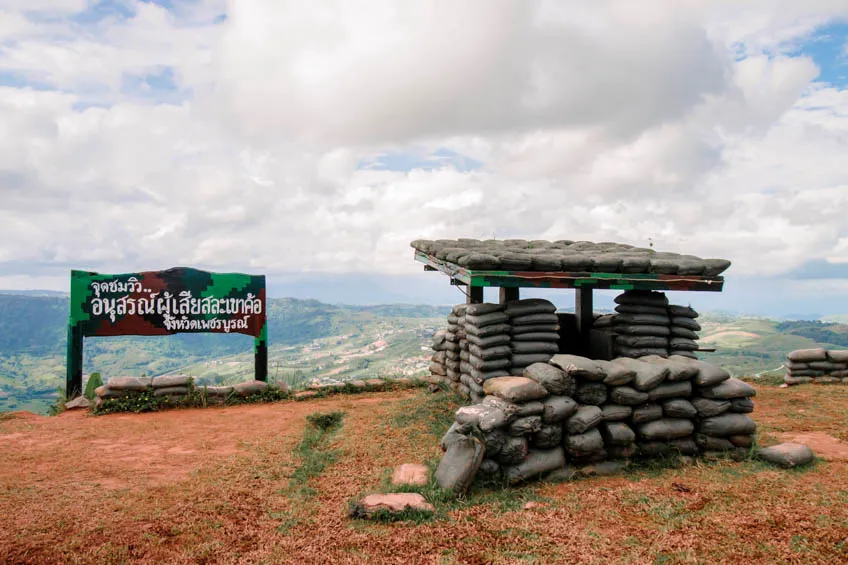 ที่เที่ยวเขาค้อ อนุสรณ์สถานผู้เสียสละเขาค้อ