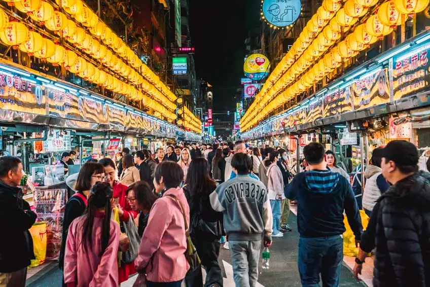 ตลาดกลางคืนเมี่ยวโข่ว ที่เที่ยวไต้หวัน ใกล้ไทเป