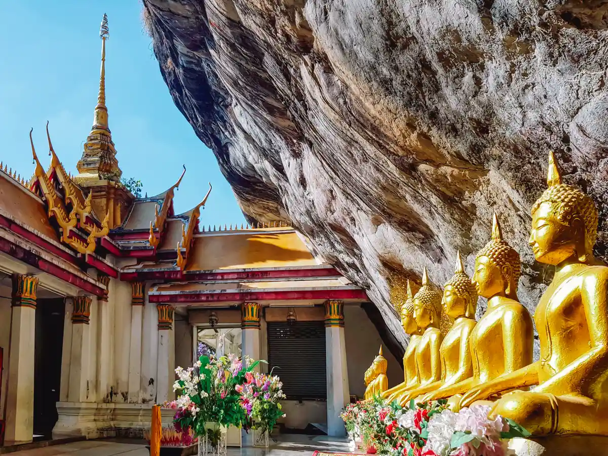 ออกพรรษา 2568 งานประเพณีตักบาตรเทโวโรหณะ มหัศจรรย์ข้าวต้มลูกโยน 2568 สระบุรี