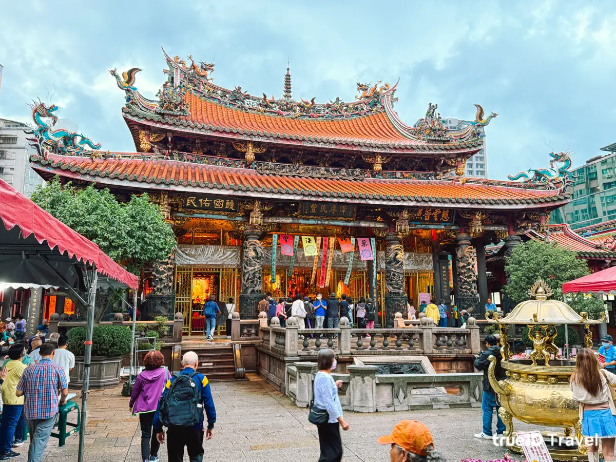 ที่เที่ยวไต้หวัน 4 วัน 3 คืน วัดหลงซาน Lungshan Temple