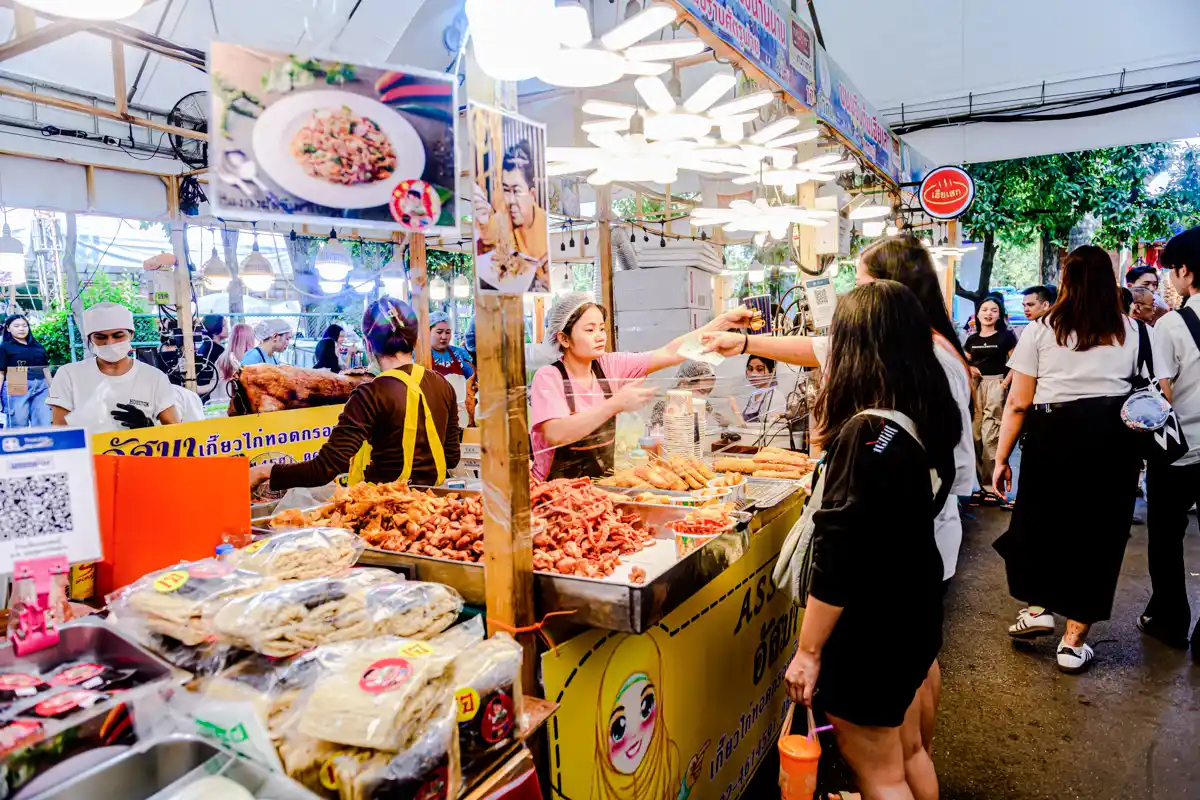 การเดินทางไปงานกาชาด สวนลุมพินี