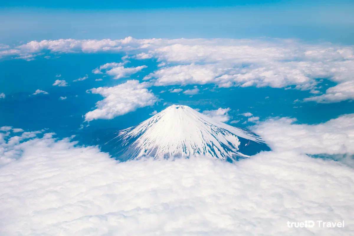 ภูเขาไฟฟูจิ จากบนเครื่องบิน ญี่ปุ่น