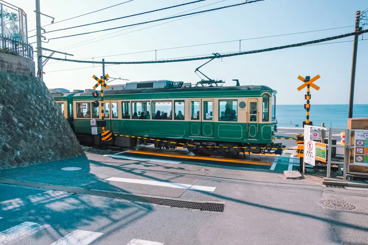 รถไฟสาย Enoden คามาคุระ การเดินทาง ด้วยรถไฟ