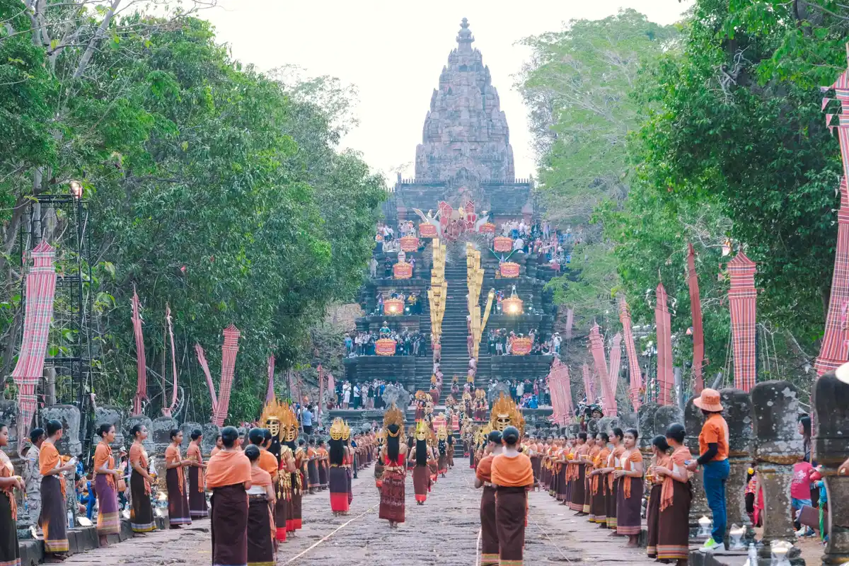 ประเพณีขึ้นเขาพนมรุ้ง 2569 บุรีรัมย์