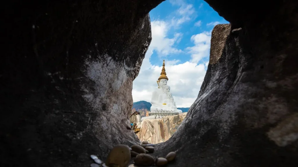 วัดพระธาตุผาซ่อนแก้ว