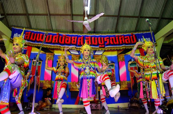 เที่ยวงาน "ประเพณีตายายย่าน" ชมโนราโรงครู สรงน้ำพระพุทธเจ้าแม่อยู่หัว