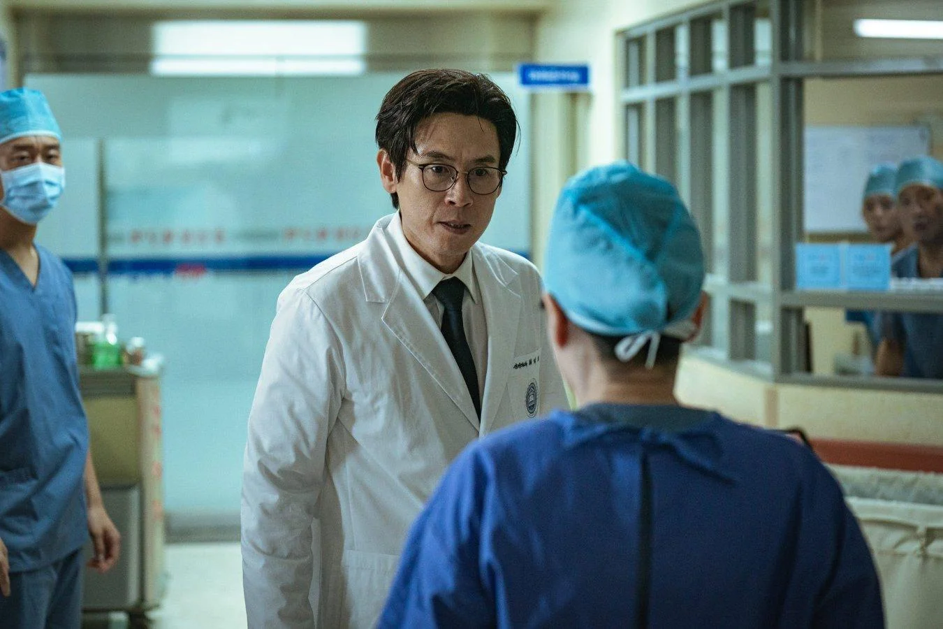 รพ.นพรัตนฯ ใช้หุ่นยนต์ผ่าตัด 'มะเร็งต่อมลูกหมาก' สำเร็จเป็นรายแรก |  TheCoverage.info, image size:1350x900