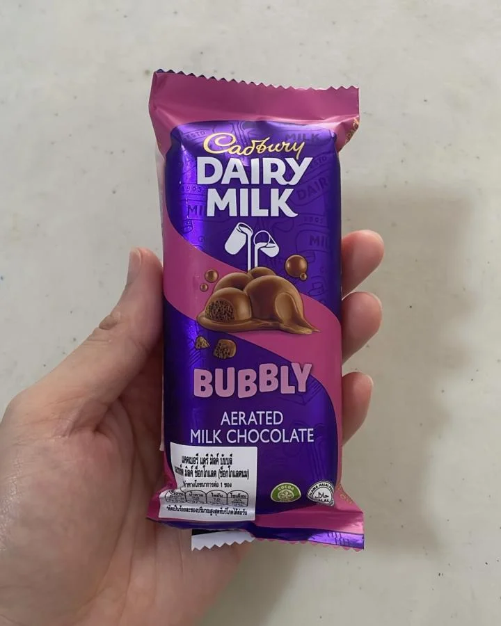 รีวิว ช็อกโกแลต Dairy Milk Bubbly เป็นมิตร ขี้เล่น ขี้อ้อน อ่อนโยน