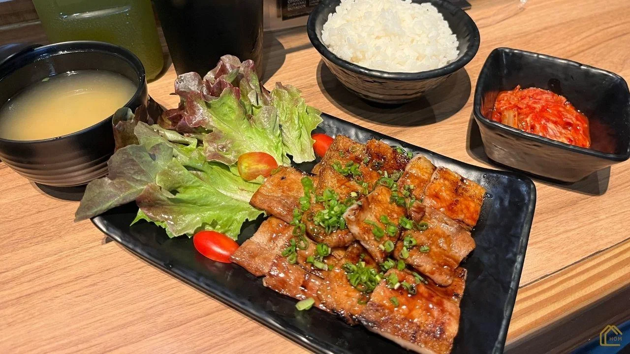 ใส่กระปุกความสุขมื้ออร่อย Ohachi ข้าวหมูย่างถ่านชามโต อารีย์