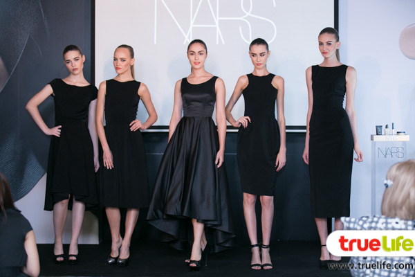 เปิดตัวสุดยอดรองพื้นจาก NARS เนื้อบางเบาดุจอากาศ ปกปิดยาวนาน 16 ชั่วโมง เปิดตัวสุดยอดรองพื้นจาก NARS เนื้อบางเบาดุจอากาศ ปกปิดยาวนาน 16 ชั่วโมง