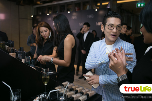 เปิดตัวสุดยอดรองพื้นจาก NARS เนื้อบางเบาดุจอากาศ ปกปิดยาวนาน 16 ชั่วโมง เปิดตัวสุดยอดรองพื้นจาก NARS เนื้อบางเบาดุจอากาศ ปกปิดยาวนาน 16 ชั่วโมง