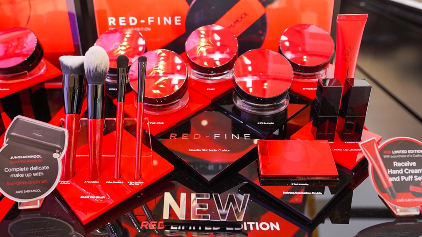ส่อง JUNG SAEM MOOL คอลเล็คชั่นใหม่ล่าสุด “JUNG SAEM MOOL RED-FINE” กับสาขาใหม่ไอคอนสยาม