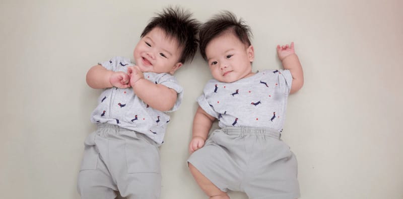 10 ข้อดีของการมีลูกแฝด ลูกแฝดเจ๋งยังไง มาดูเหตุผลกันเถอะ